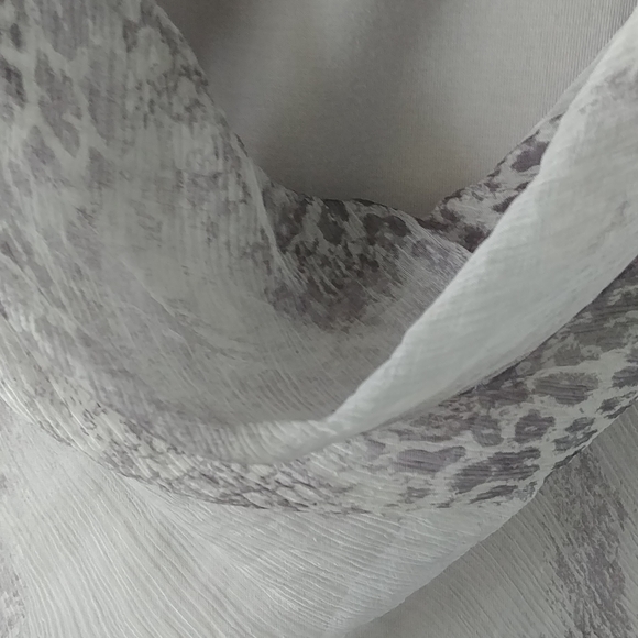 100% Silk top layer, base layer 95% Modal and 5% Spandex top, size L - Picture 3 of 9